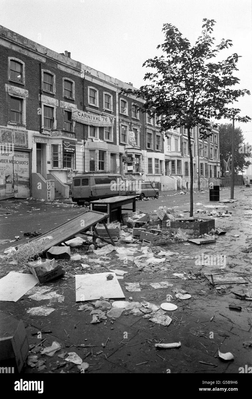 British Crime - disordini civili - carnevale di Notting Hill Riot - Londra - 1976 Foto Stock