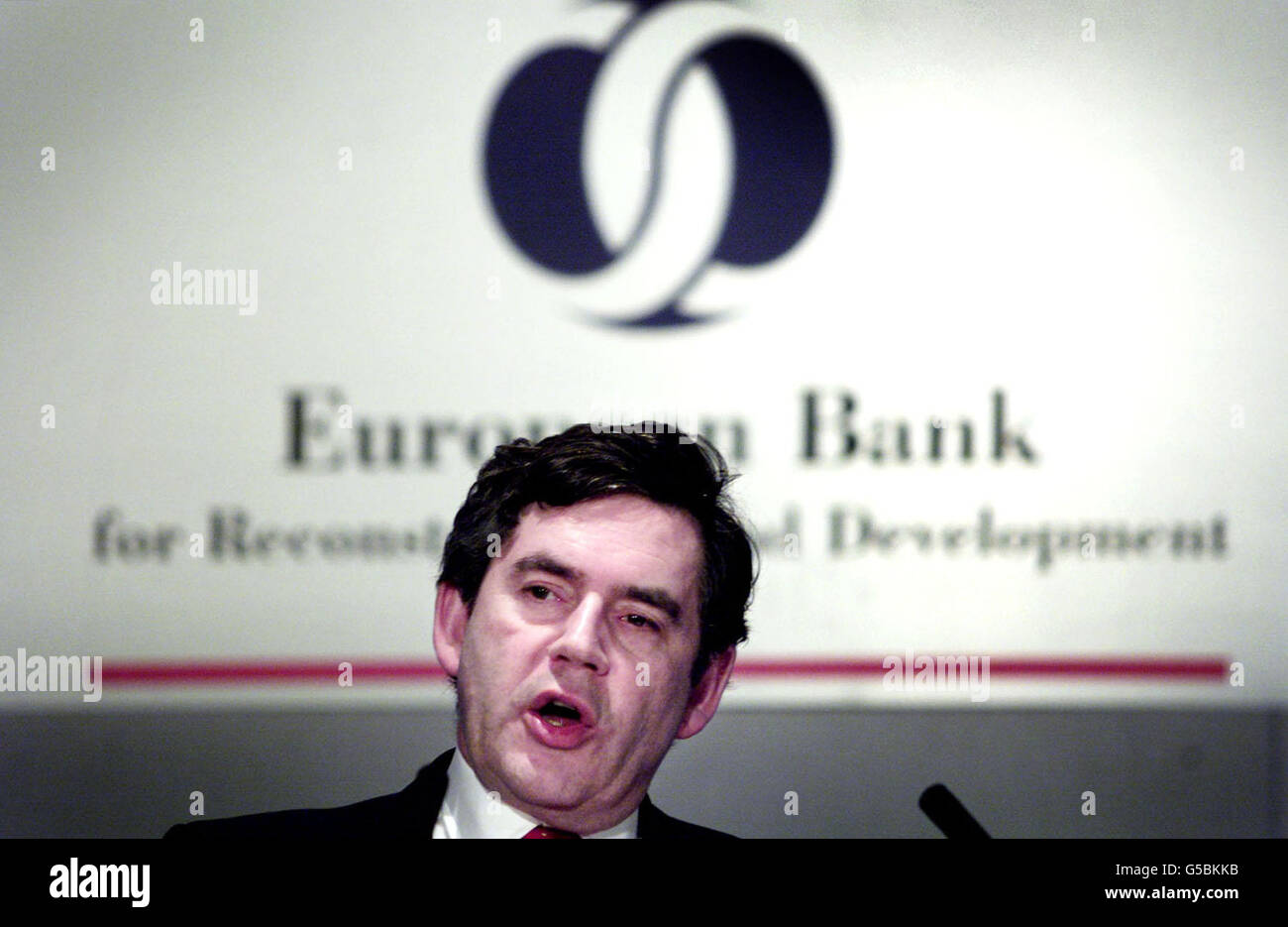 Il Cancelliere Gordon Brown si è rivolto alla conferenza annuale della Banca europea per la ricostruzione e lo sviluppo a Londra. Brown ha insistito che l'economia britannica fosse ben posizionata per superare le attuali turbolenze finanziarie globali. * ha riconosciuto la necessità di rimanere 'vigile' e ha detto che nessun paese potrebbe 'isolarsi dagli eventi economici mondiali'. Foto Stock