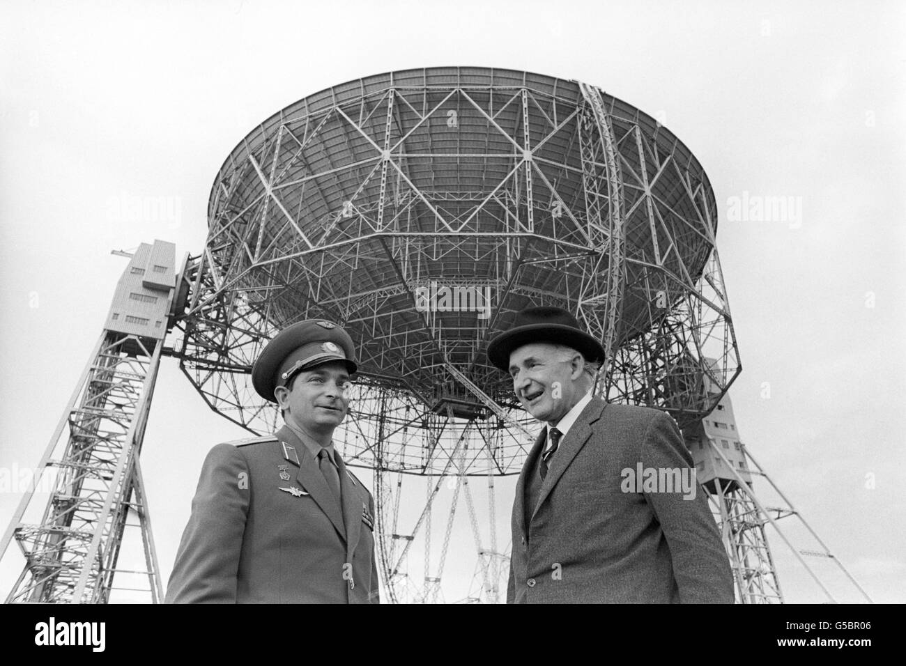 La scienza e la tecnologia - cosmonauta Valery Bykovsky visita - Jodrell Bank Foto Stock