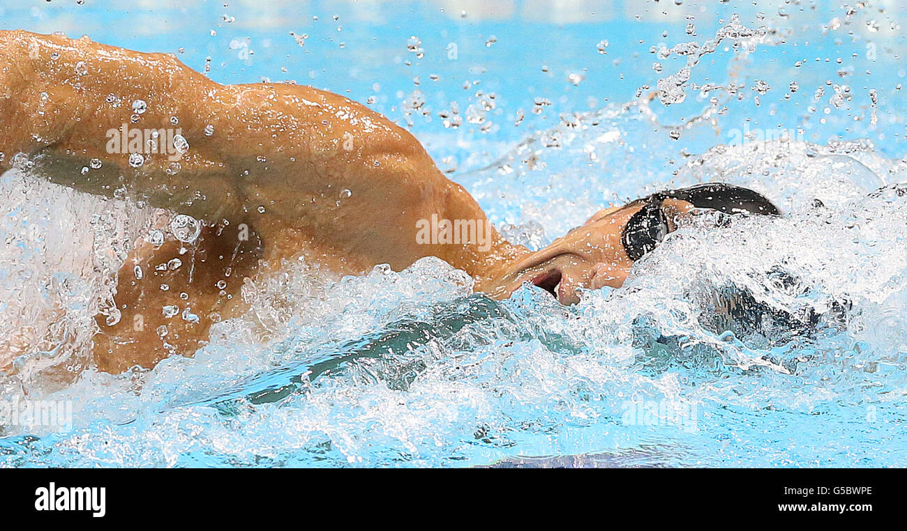 Michael Phelps degli Stati Uniti sulla strada per vincere l'oro nella finale Freestyle Relay 4 x 200 m, che gli ha assicurato una medaglia olimpica da record al 19° centro acquatico dell'Olympic Park durante il quarto giorno delle Olimpiadi di Londra del 2012. PREMERE ASSOCIAZIONE foto. Data immagine: Martedì 31 luglio 2012. Il credito fotografico dovrebbe essere: Julien Behal/PA Wire. Foto Stock