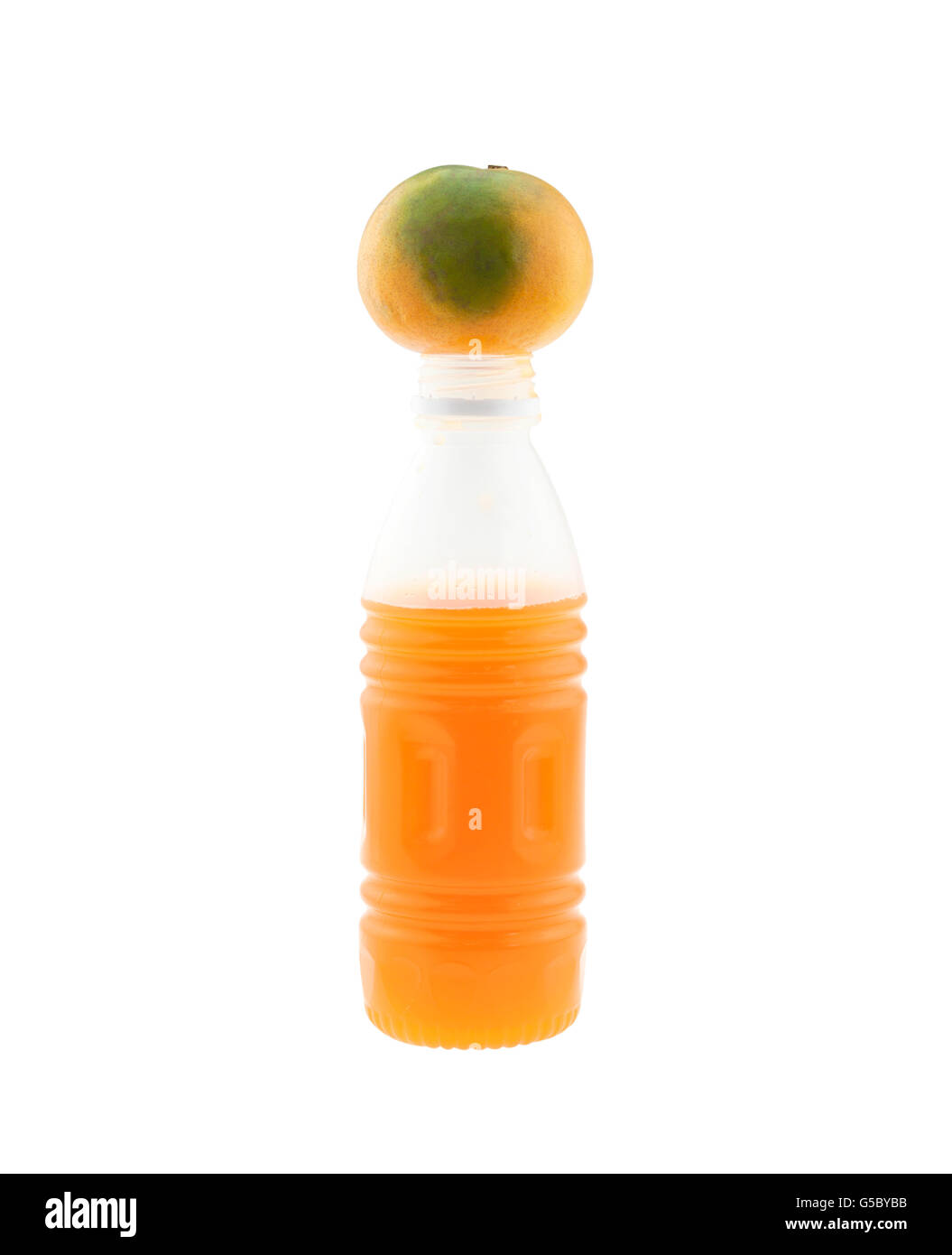 Bottiglia di succo di arancio mandarino isolati su sfondo bianco. Foto Stock