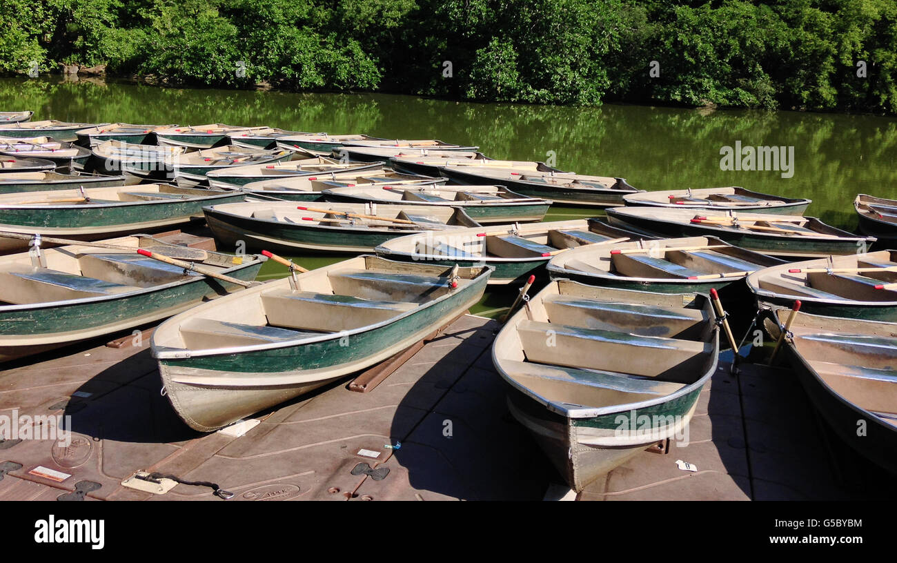 Canoa docking station. Il Central Park di New York City Foto Stock