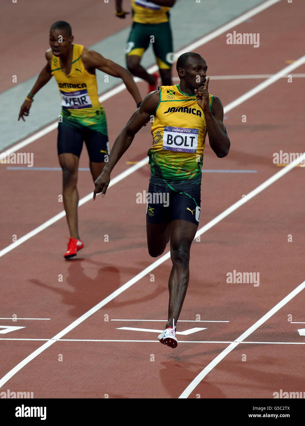 Usain Bolt della Giamaica vince la finale maschile di 200m il giorno dodici dei Giochi Olimpici di Londra allo Stadio Olimpico di Londra. Foto Stock