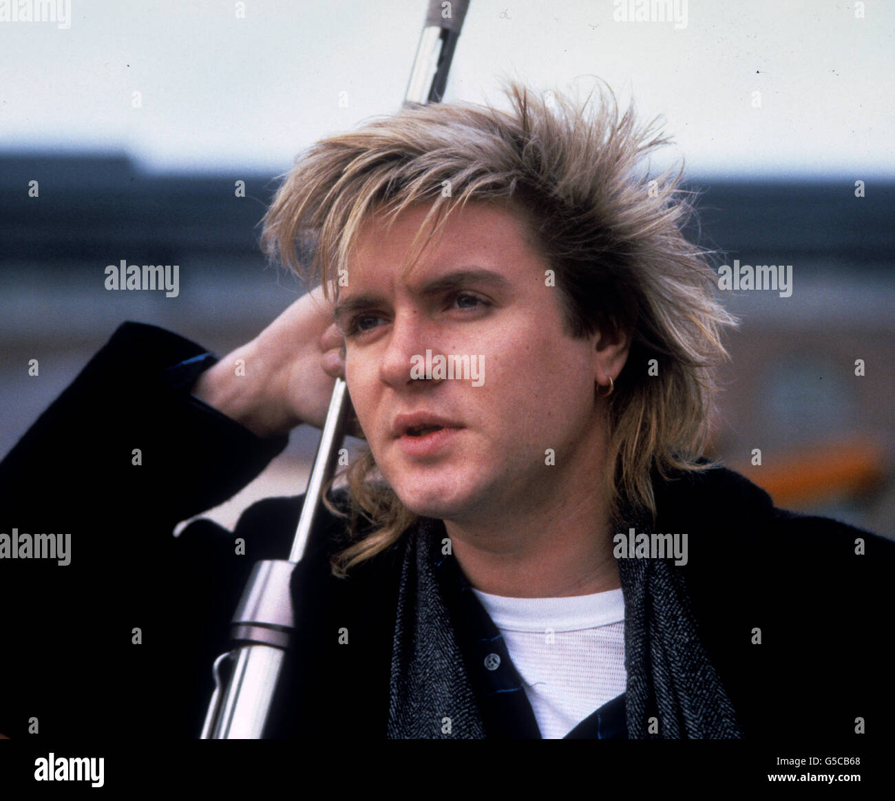 Il cantante Simon le Bon, della band pop Duran Duran, al St. Katherine's Dock di Londra, dove ha annunciato di voler tentare la gara di yacht whitbread round-the-World. Foto Stock