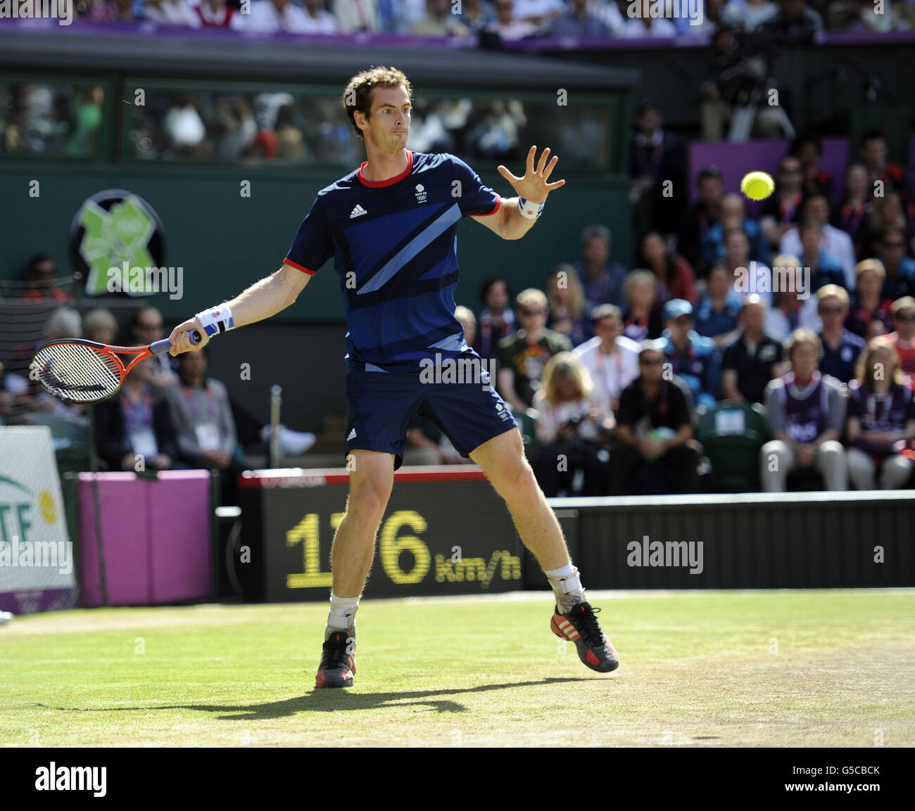 Giochi Olimpici di Londra - giorno 9. Andy Murray della Gran Bretagna in azione durante la partita Men's Singles presso l'Olympic Tennis Venue di Wimbledon. Foto Stock