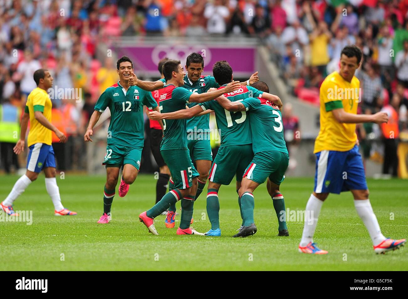 I giocatori del Messico celebrano la loro vittoria sul Brasile durante il Football Men's Gold Medal Match tra Messico e Brasile al Wembley Stadium, Londra. Foto Stock