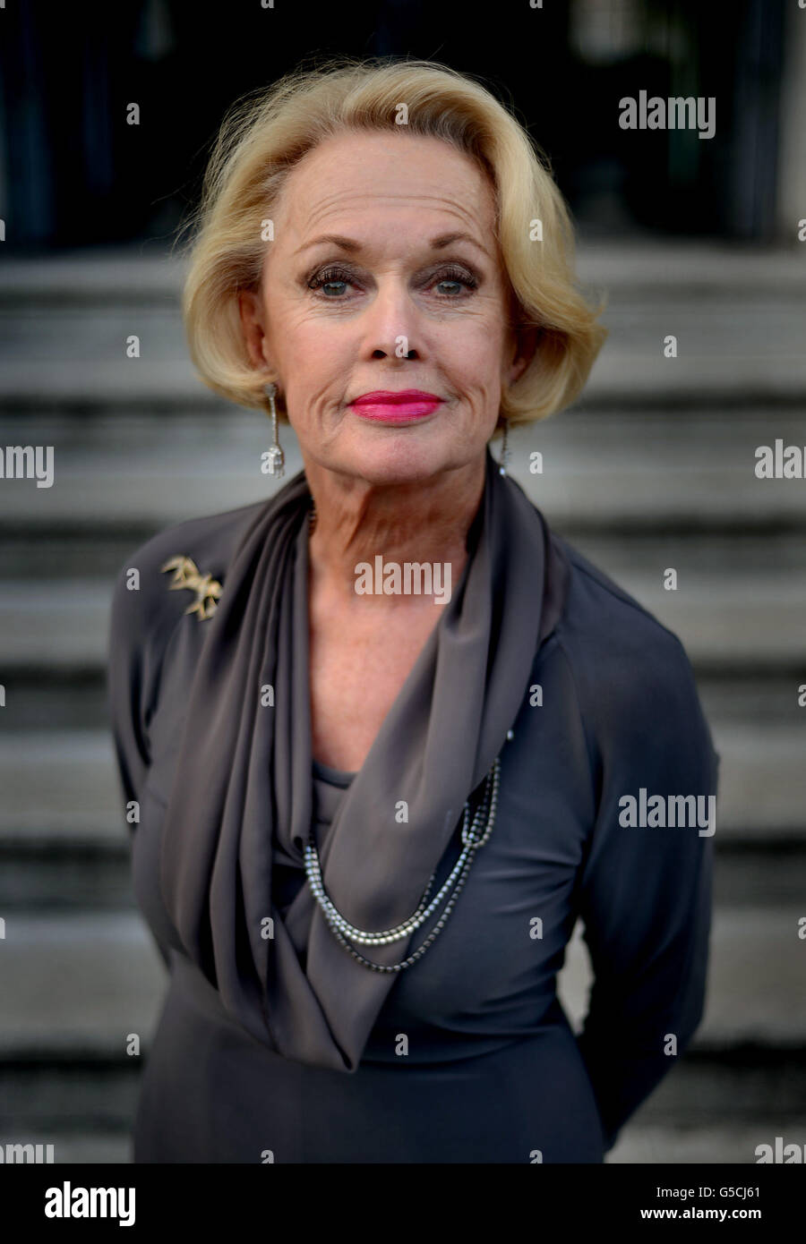 Tippi Hedren partecipa alla prima proiezione britannica della stampa digitale recentemente restaurata del film di Alfred Hitchcock The Birds at Somerset House, Londra. Foto Stock