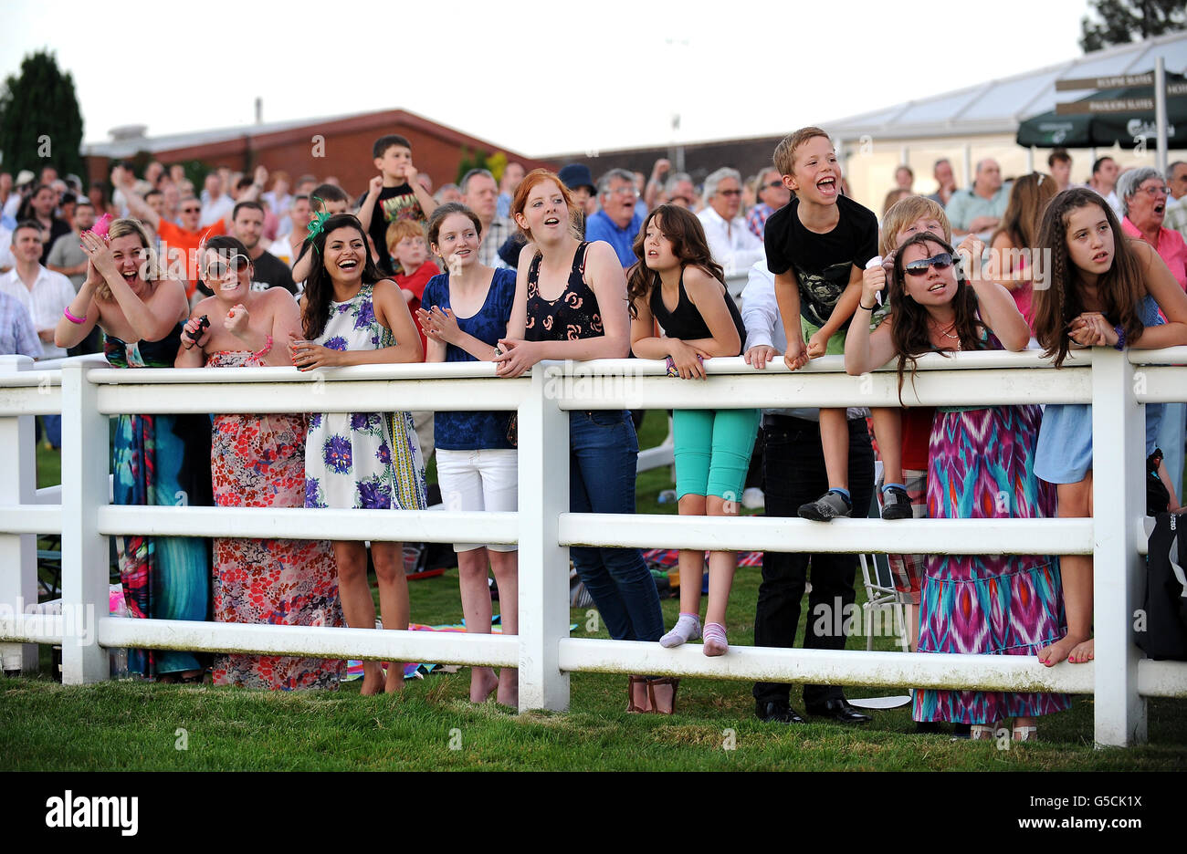 Horse Racing - Racing e musica notte - Lingfield Park Racecourse Foto Stock