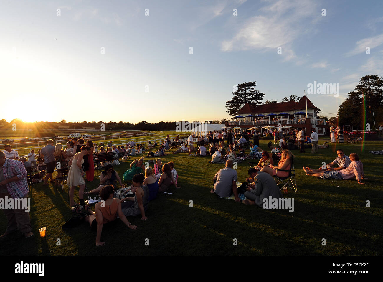 Horse Racing - Racing e musica notte - Lingfield Park Racecourse Foto Stock