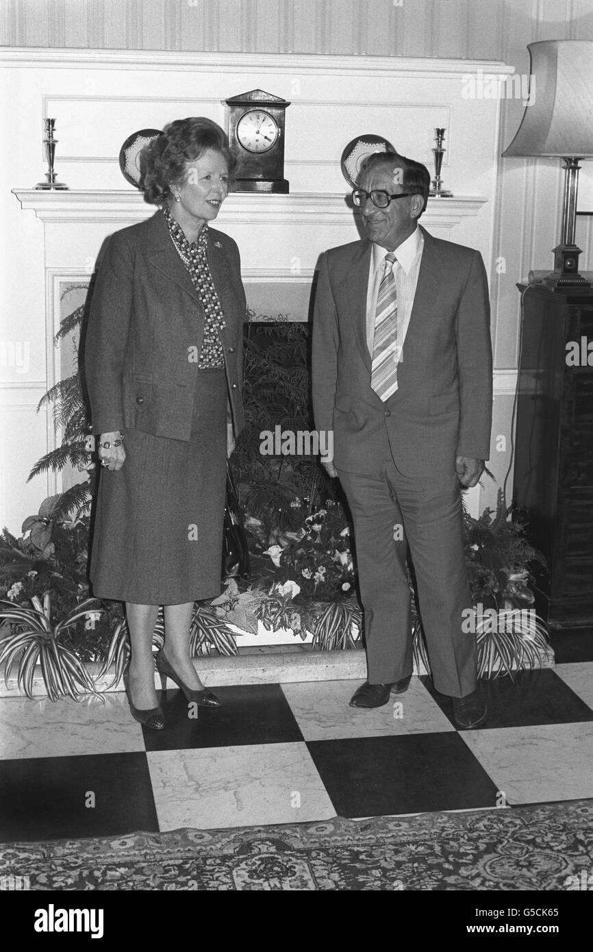 La diplomazia - Margaret Thatcher e Dom Mintoff - Londra Foto Stock