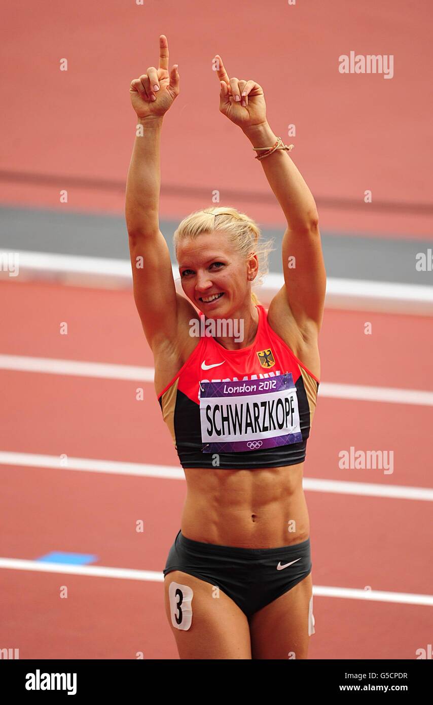 Lilli Schwarzkopf della Germania durante Heat 4 degli Hurdles 100m di Heptathlon delle Donne Foto Stock
