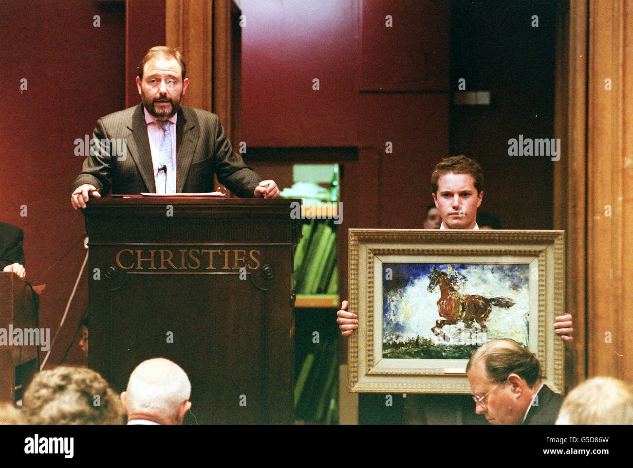 Il Whistle of a Jacket di Jack Butler Yeats, dipinto nel 1946, passa sotto il martello durante il Christie South Kensington sesto annuale Irish sale a Londra. L'olio su tela dipinto sollevato 1,103,750. Foto Stock