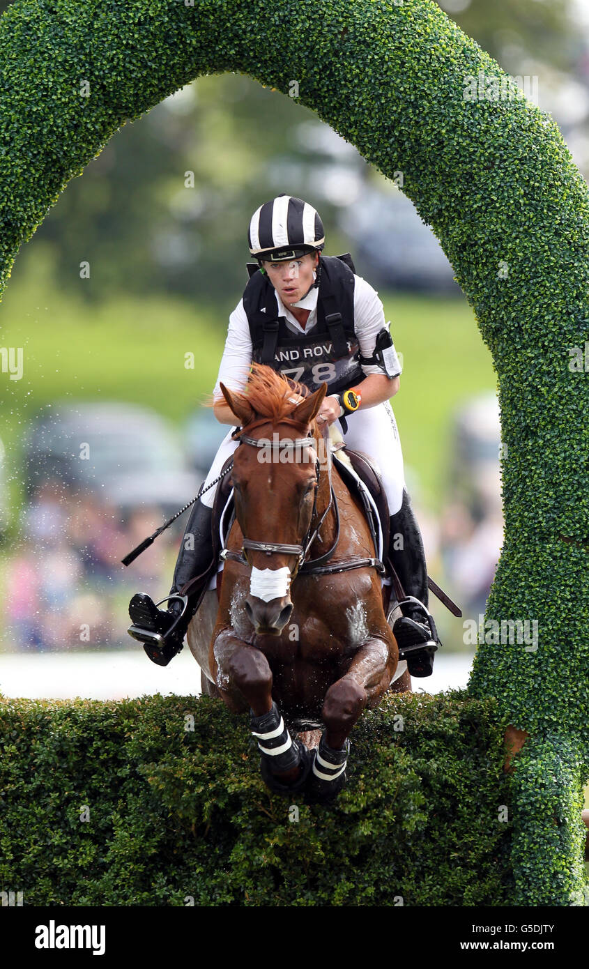 Equestre - 2012 prove a cavallo Land Rover Burghley - terzo giorno - Burghley Park. Il Sinead Halpin degli Stati Uniti guida Manoir De Carnwville nella fase Cross Country durante le prove di cavallo di Burghley a Burghley Park, Stamford. Foto Stock