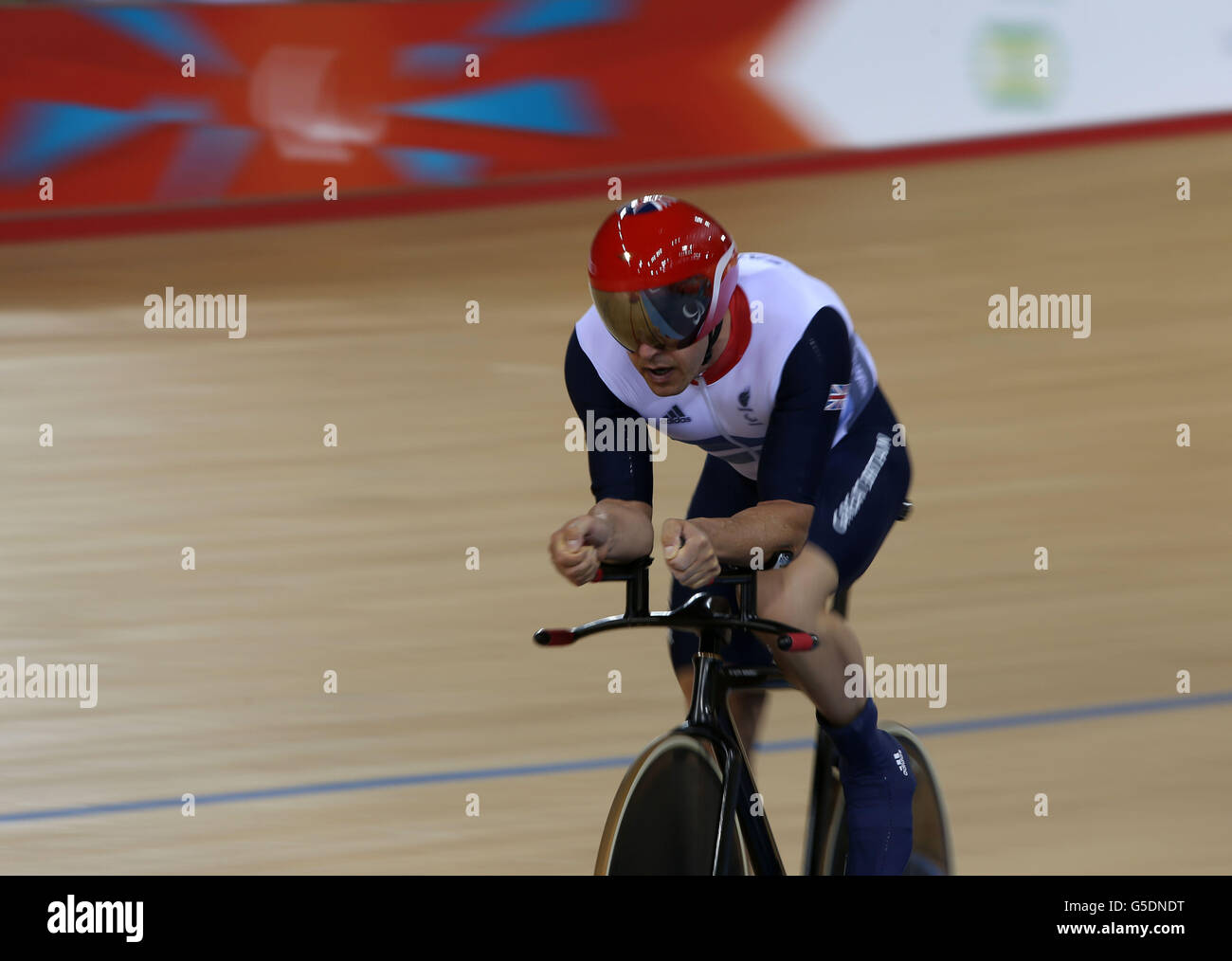 Mark Lee Colbourne della Gran Bretagna durante la prova individuale degli uomini C1-2-3 1 km al Velodrome nel Parco Olimpico di Londra. Foto Stock