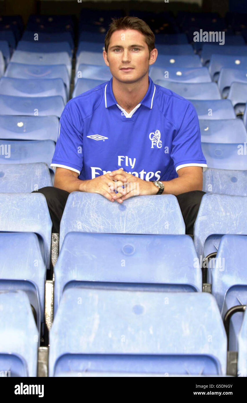 Il nuovo 11 milioni di Chelsea firma da West Ham United, Frank Lampard, nel suo nuovo kit a Stamford Bridge, Chelsea, Londra. Foto Stock