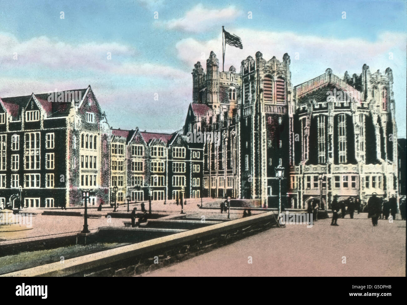 Der Campus der Yale University a New Haven, Connecticut. America del Nord, Stati Uniti d'America, Stati Uniti d'America, Yale University, viaggi, 1910S, 1920s, xx secolo, archivio, Carl Simon, storia, storico, università, educazione, scuola, apprendimento, studente, edificio, architettura, lato vetro colorato slitta Foto Stock