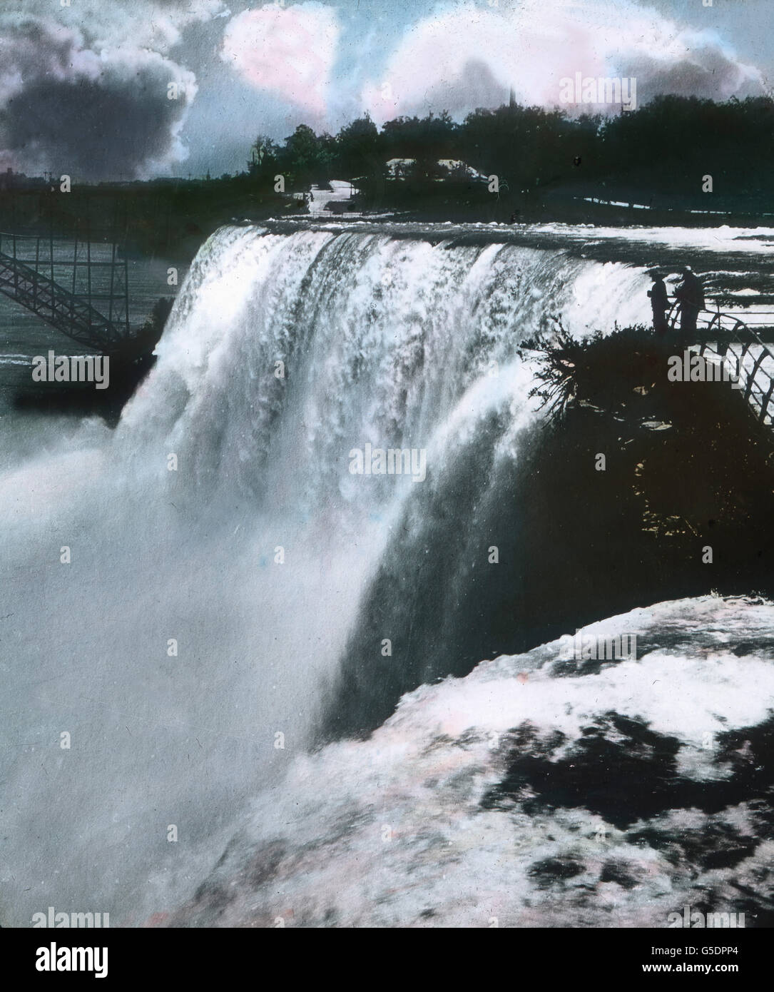 Beeindruckend sind die Niagarafälle an der Grenze von den USA zu Kanada. America del Nord, Stati Uniti d'America, Stati Uniti d'America, Canada, Niagara Falls, viaggi, 1910S, 1920s, xx secolo, archivio, Carl Simon, storia, storico, Canada, cascata, natura, paesaggio, landmark, vetrino di vetro Foto Stock