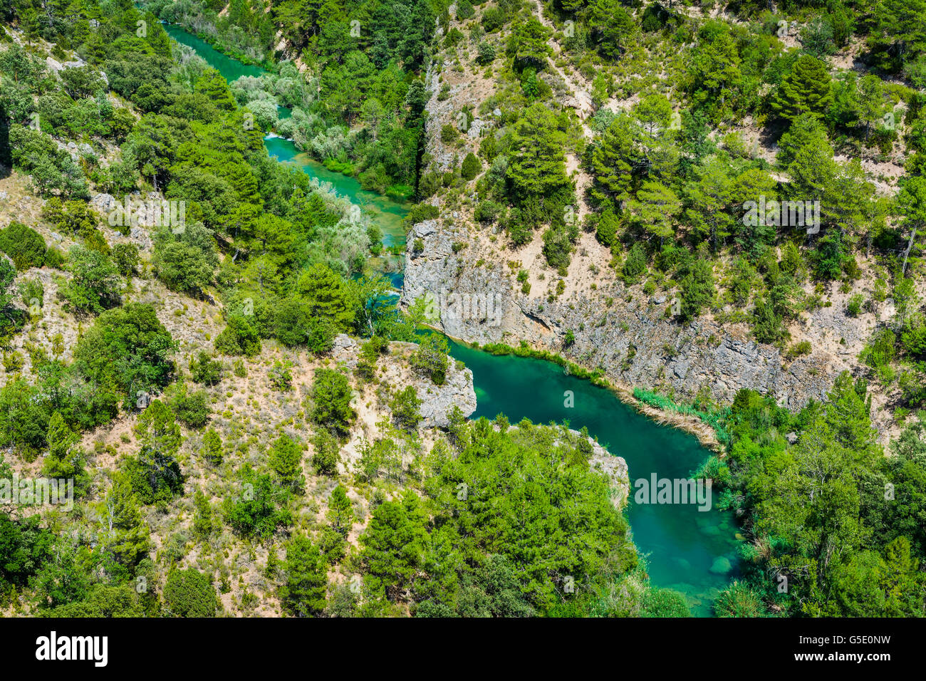 Il fiume Júcar dal punto di vista del diavolo Ventano. Villalba de la Sierra, Cuenca, Castilla La Mancha, in Spagna, Europa Foto Stock