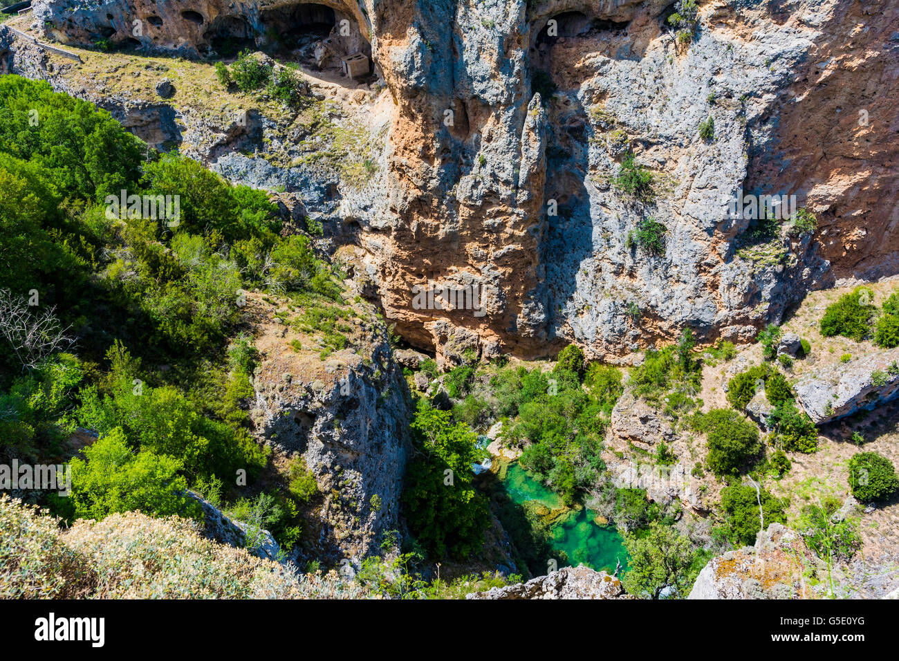 Il fiume Júcar dal punto di vista del diavolo Ventano. Villalba de la Sierra, Cuenca, Castilla La Mancha, in Spagna, Europa Foto Stock