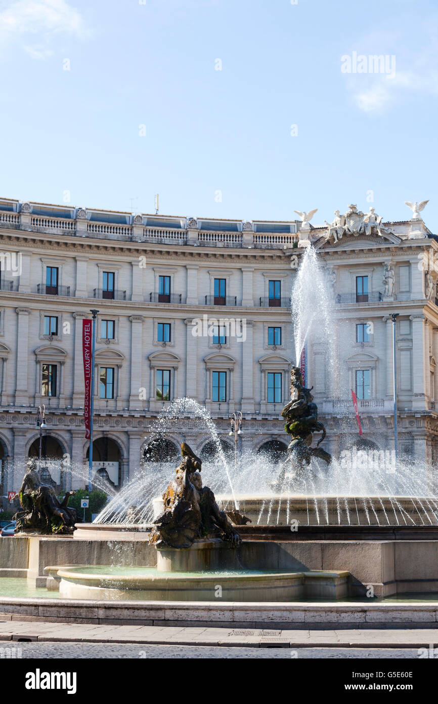 Piazza della Repubblica e Piazza Esedra e la sua fontana di Roma, Roma, Lazio, l'Italia, Europa Foto Stock
