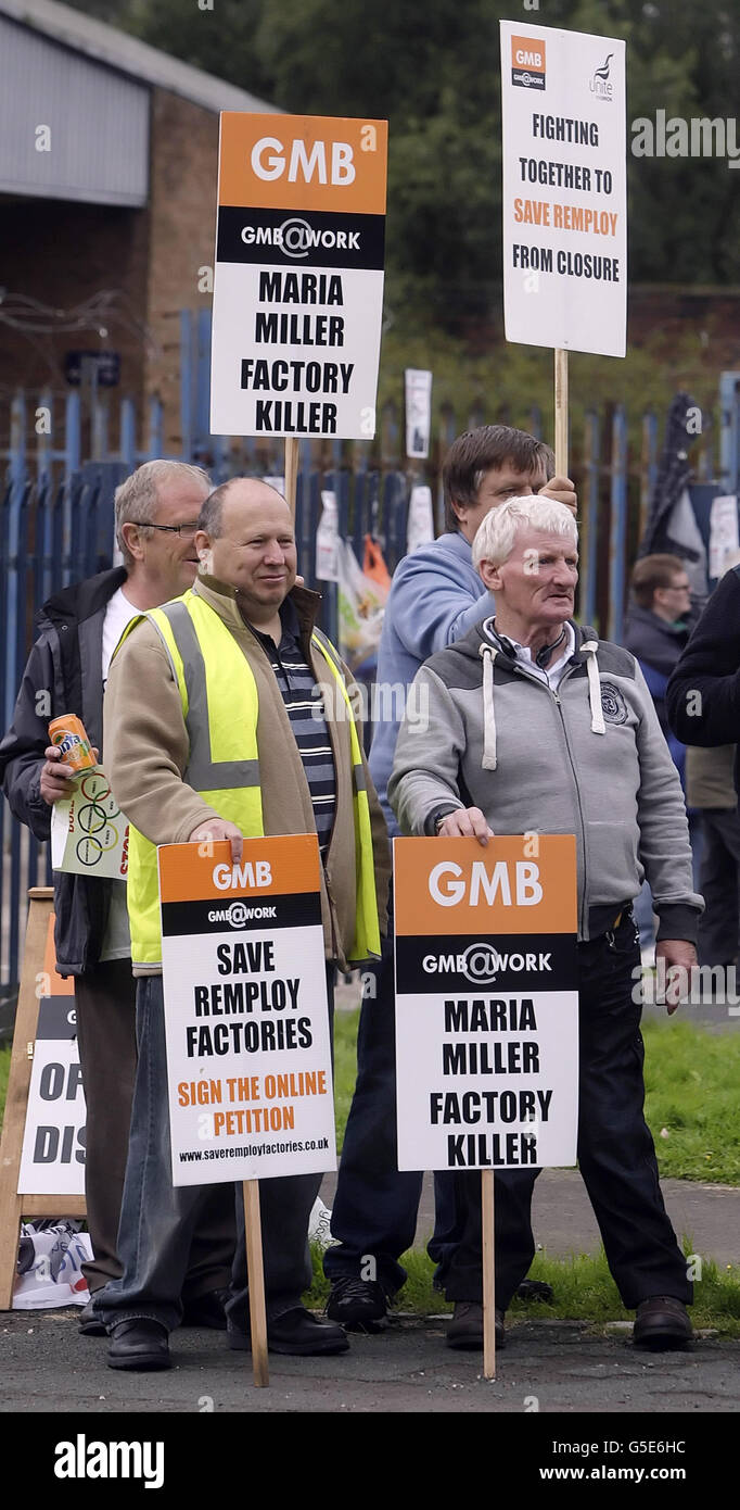 Gli attivisti su una linea di picket fuori da una fabbrica di Rassuy a Springburn, Glasgow, dove hanno cominciato oggi uno sciopero di cinque giorni oltre i termini fuori della relativa vendita fuori. Foto Stock
