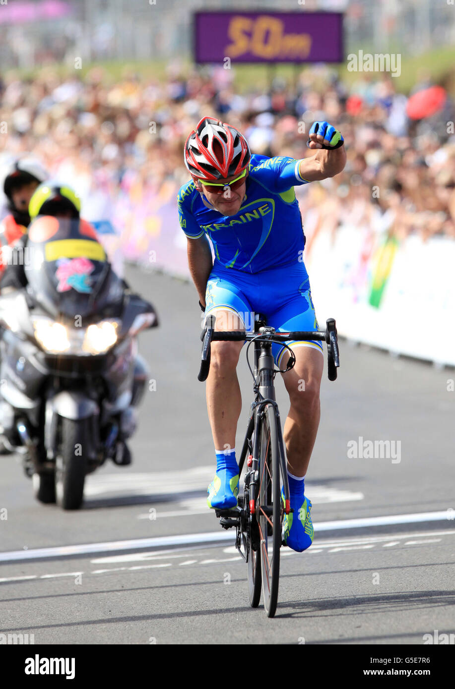 Giochi Paralimpici di Londra - giorno 8. Yegor Dementyev in Ucraina vince la gara individuale C 4-5 Road Race a Brands Hatch nel Kent. Foto Stock