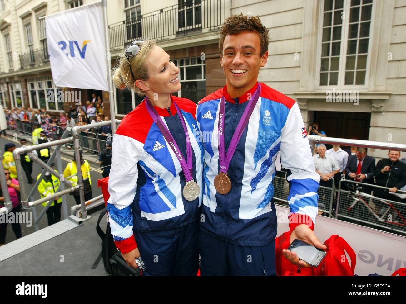 Tre giorni Eventer Zara Phillips e il subacqueo Tom Daley durante la sfilata attraverso Londra, celebrando gli eroi sportivi britannici olimpici e paraolimpici. Foto Stock