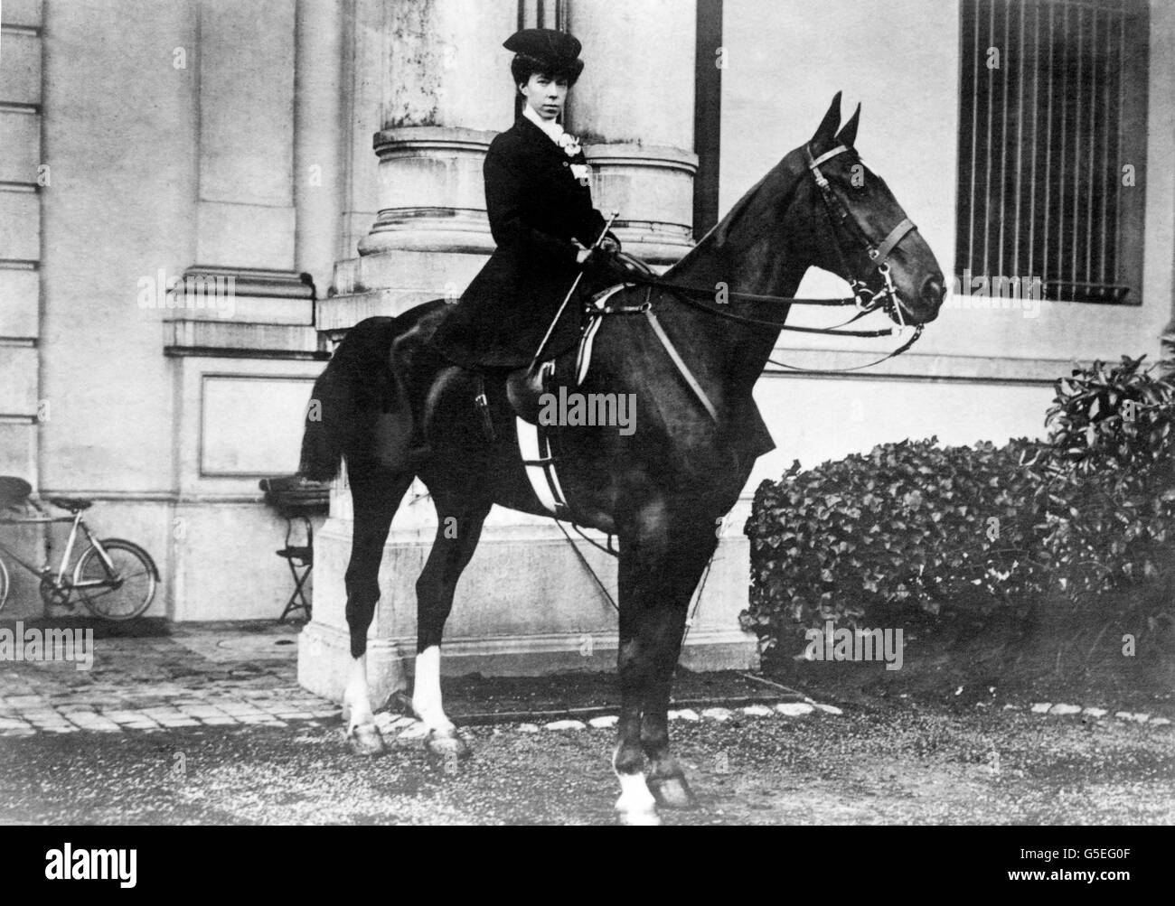 La Prima guerra mondiale - La Regina del Belgio - Elisabetta di Baviera - Cavallo Foto Stock