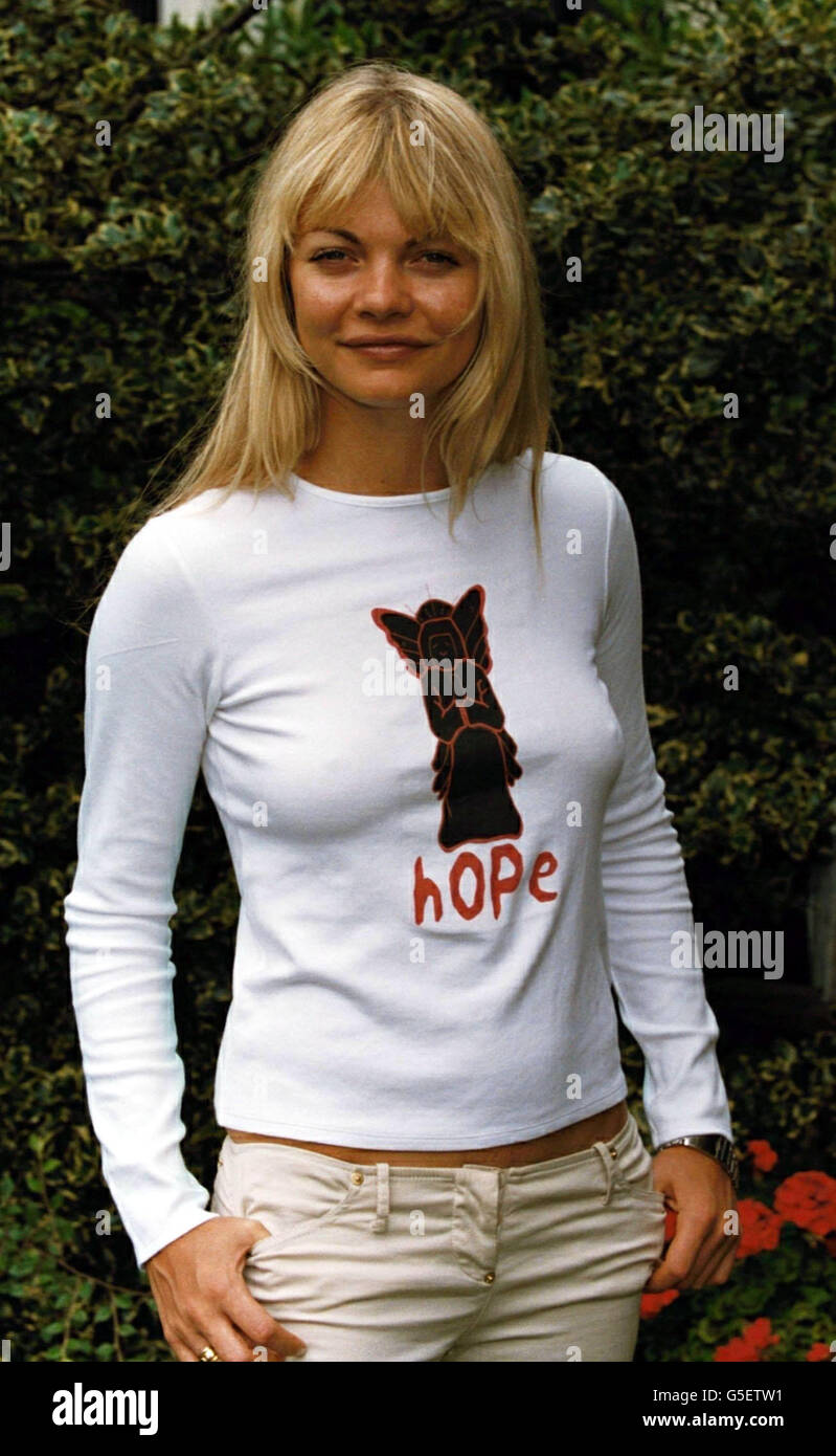 Jemma Kidd mostra il suo sostegno alla campagna "Growing Up Alone" dell'UNICEF allo Sheraton Park Towers, indossando una maglietta speciale progettata da Maya Fiennes. Foto Stock