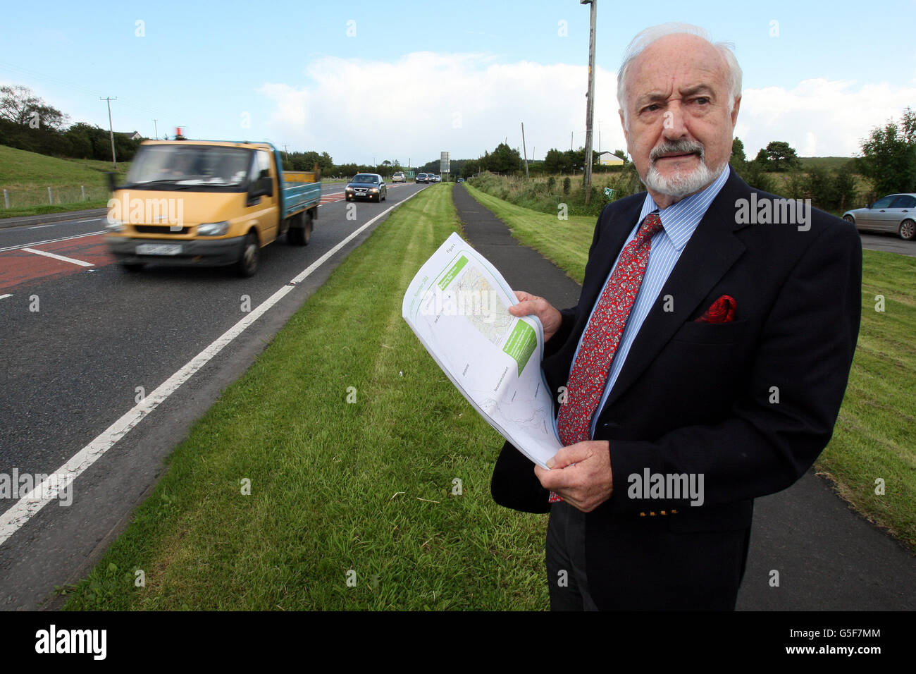 John Dunbar, presidente dell'alternative A5 Alliance - che rappresenta fino a 400 agricoltori, sulla strada principale Ballygawley/Omagh. Foto Stock