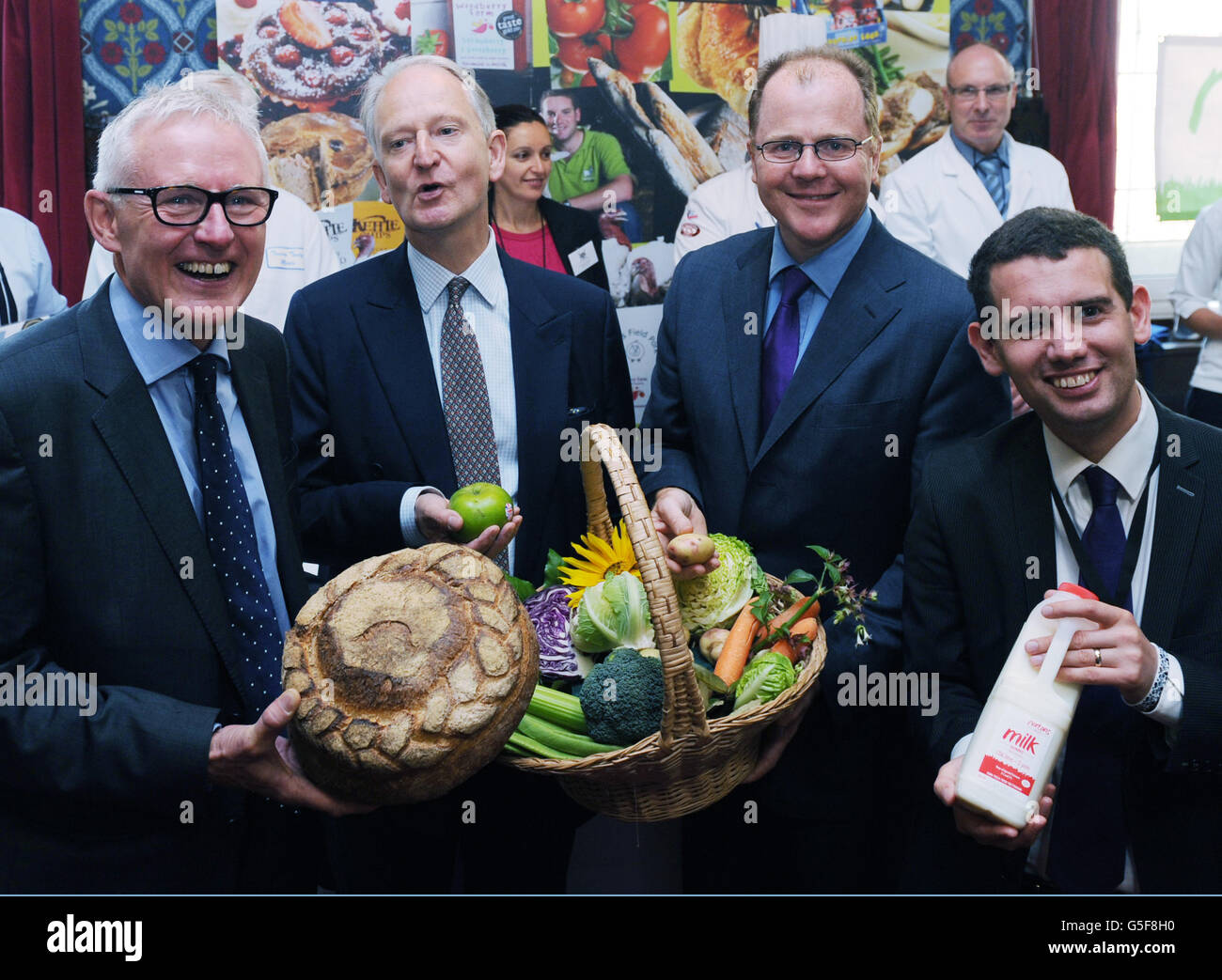 (Sinistra-destra) Norman Lamb MP, Henry Bellingham MP, George Freeman MP e Simon Wright MP Visita il Norfolk Food Festival alla House of Commons di Londra oggi. Foto Stock