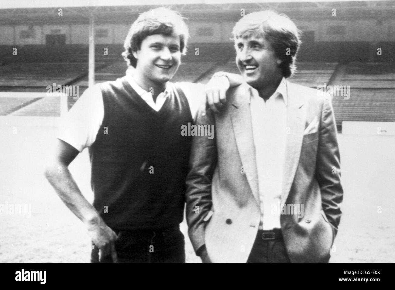 350,000 firma dal Seattle Sounders, come egli prende uno sguardo su Maine Road dopo la sua nomina a manager di Manchester City. Foto Stock