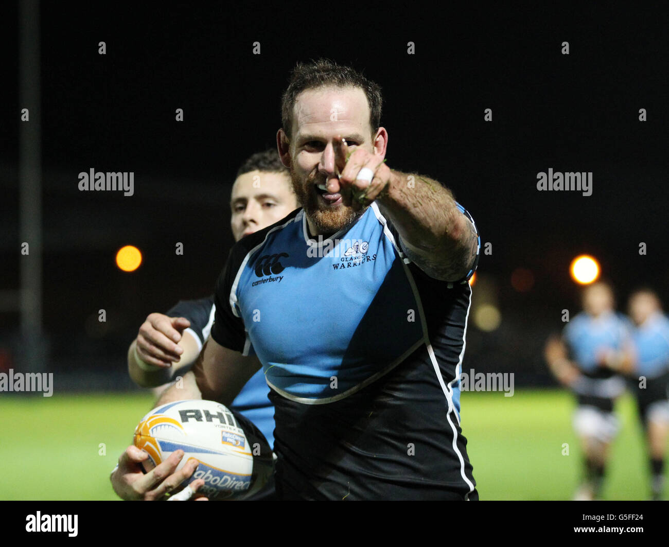 Greame Morrison, il guerriero di Glasgow, celebra una prova durante la partita di RaboDirect PRO 12 allo Scotstoun Stadium di Glasgow. Foto Stock