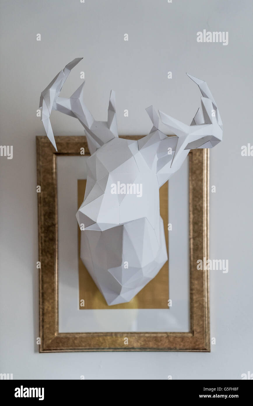 Origami di cervo bianco Foto Stock
