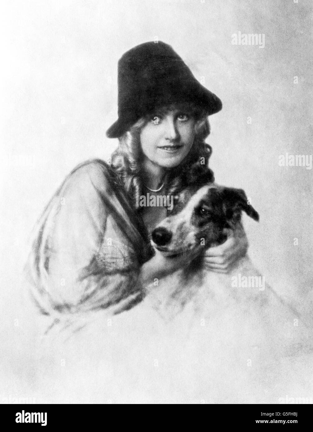 La principessa Marie von Lobkowitz dà i suoi capelli al tedesco Admiralty per aiutare a fare le cinghie di guida per sottomarini Foto Stock