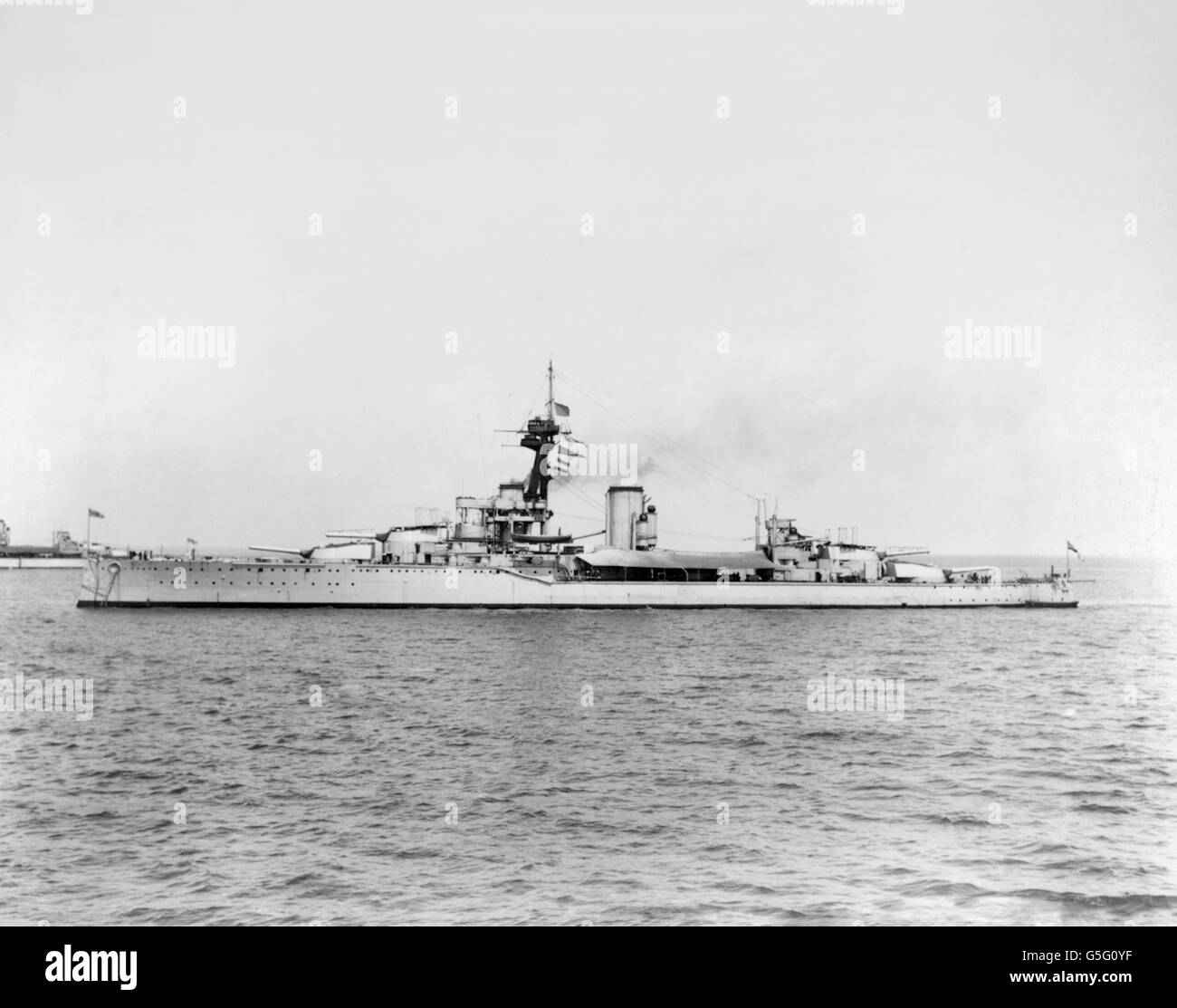 Prima guerra mondiale - British Royal Navy - HMS Thunderer - Southend. HMS Thunderer salpa da Southend nel 1919. Foto Stock