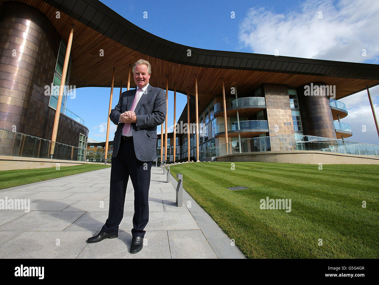 David Sheepshanks si trova all'esterno dell'hotel durante un tour multimediale del St Georges' Park Football Center, Burton-upon-Trent. Foto Stock