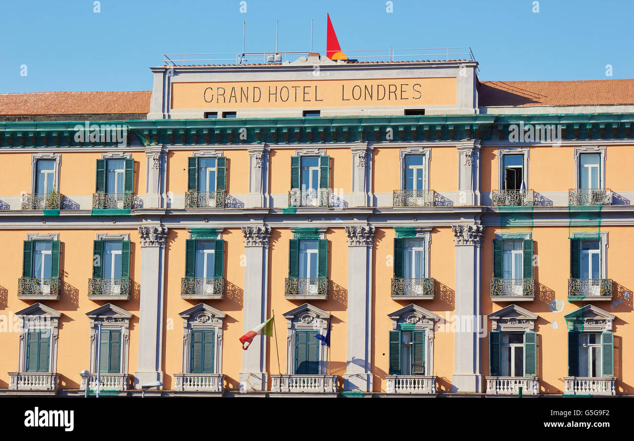 Art nouveau (1899) Grand Hotel Londres ora il tribunale amministrativo regionale Piazza Municipio Napoli Campania Italia Europa Foto Stock