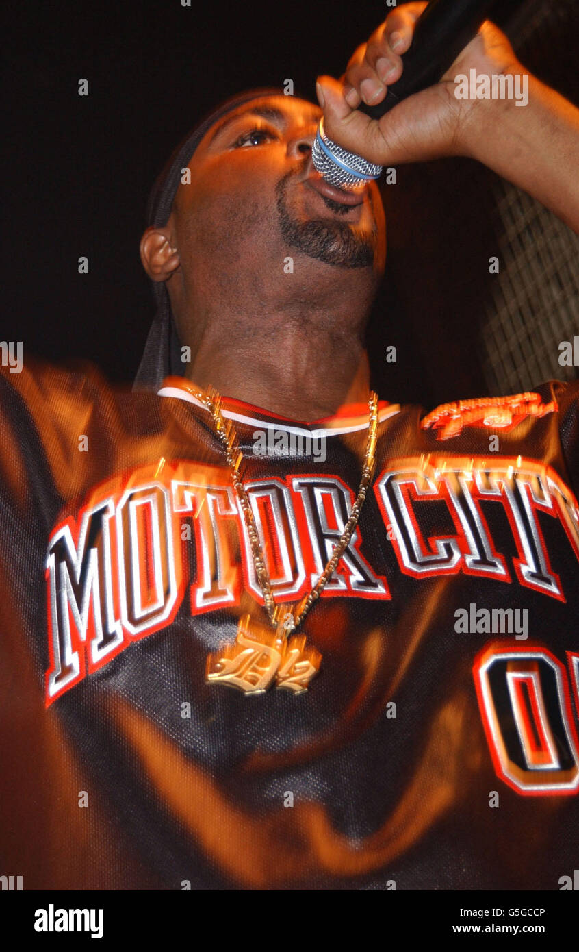 Membro del collettivo hip hop D-12 di Detroit, che si esibisce sul palco all'Astoria di Londra. Foto Stock