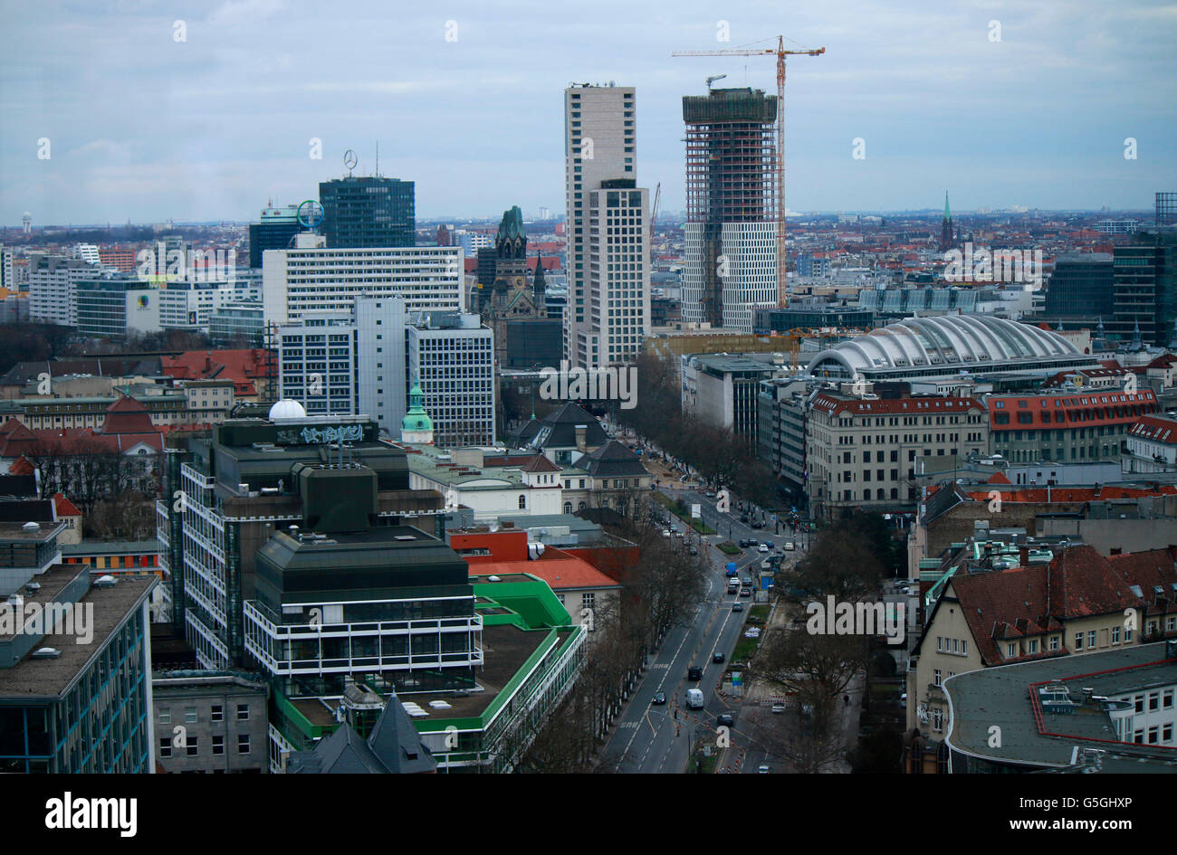 Skyline der City West von Berlin: Zoofenster und Upper West (Baustelle) Hochhaeuser, Berlino. Foto Stock