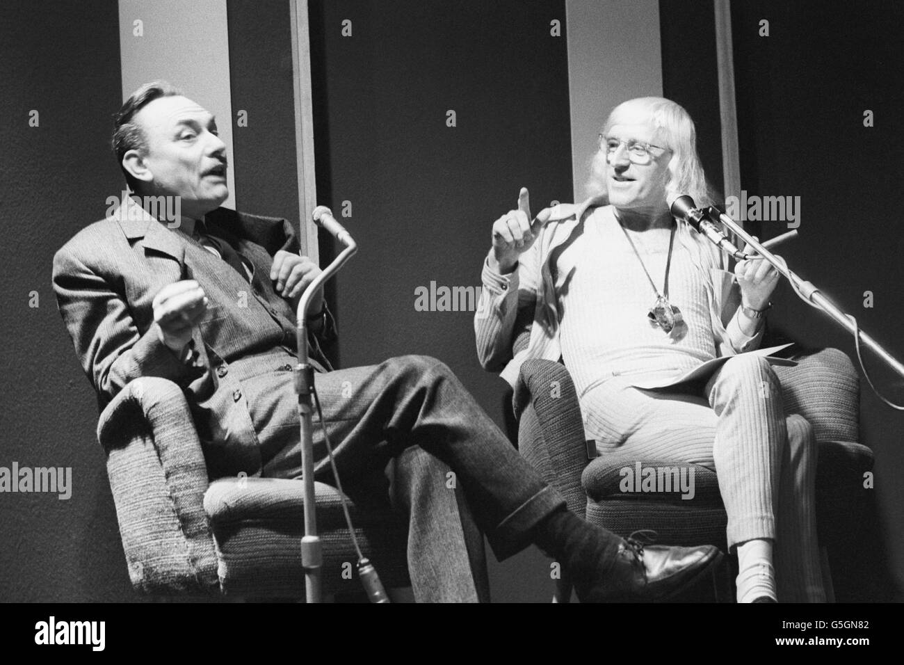 Intrattenimento - Radio 1 - Jimmy Savile e Enoch Powell - Cinema di Parigi, Londra Foto Stock