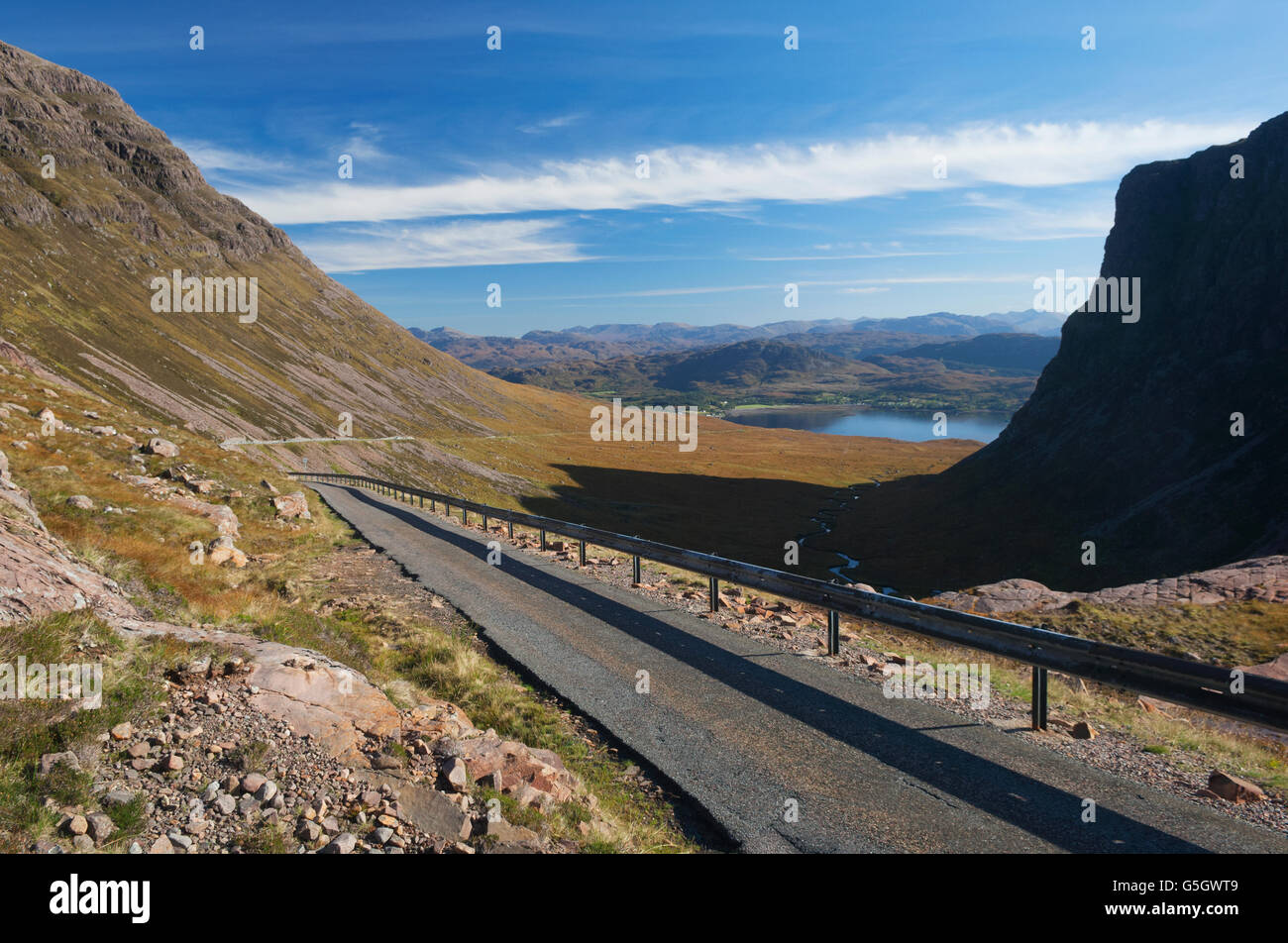 Il pass alta di Applecross, chiamato Bealach na Bà, in Ross-shire, Scozia. Questa strada è parte della costa Nord 500 Route. Foto Stock