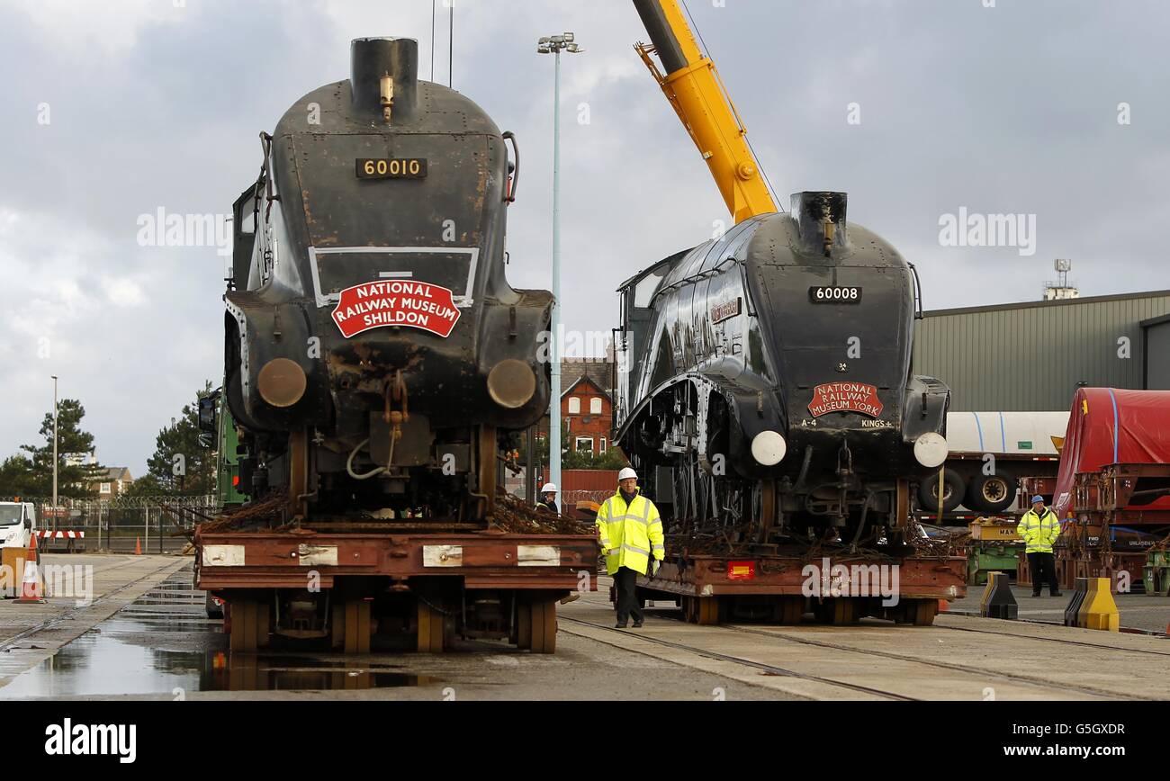 Le sorelle transatlantiche della Mallard, la locomotiva a vapore più veloce del mondo, arrivano a Peel Port, Liverpool, il Dominion of Canada e Dwight D Eisenhower, tornano nel Regno Unito per la prima volta in oltre mezzo secolo. Foto Stock