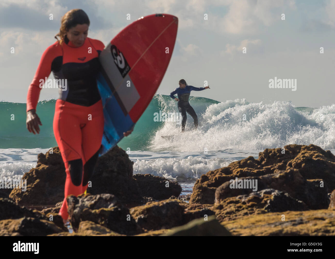 Surf, Tarifa, Costa de la Luz, Cadice, Andalusia, Spagna, Europa meridionale. Foto Stock