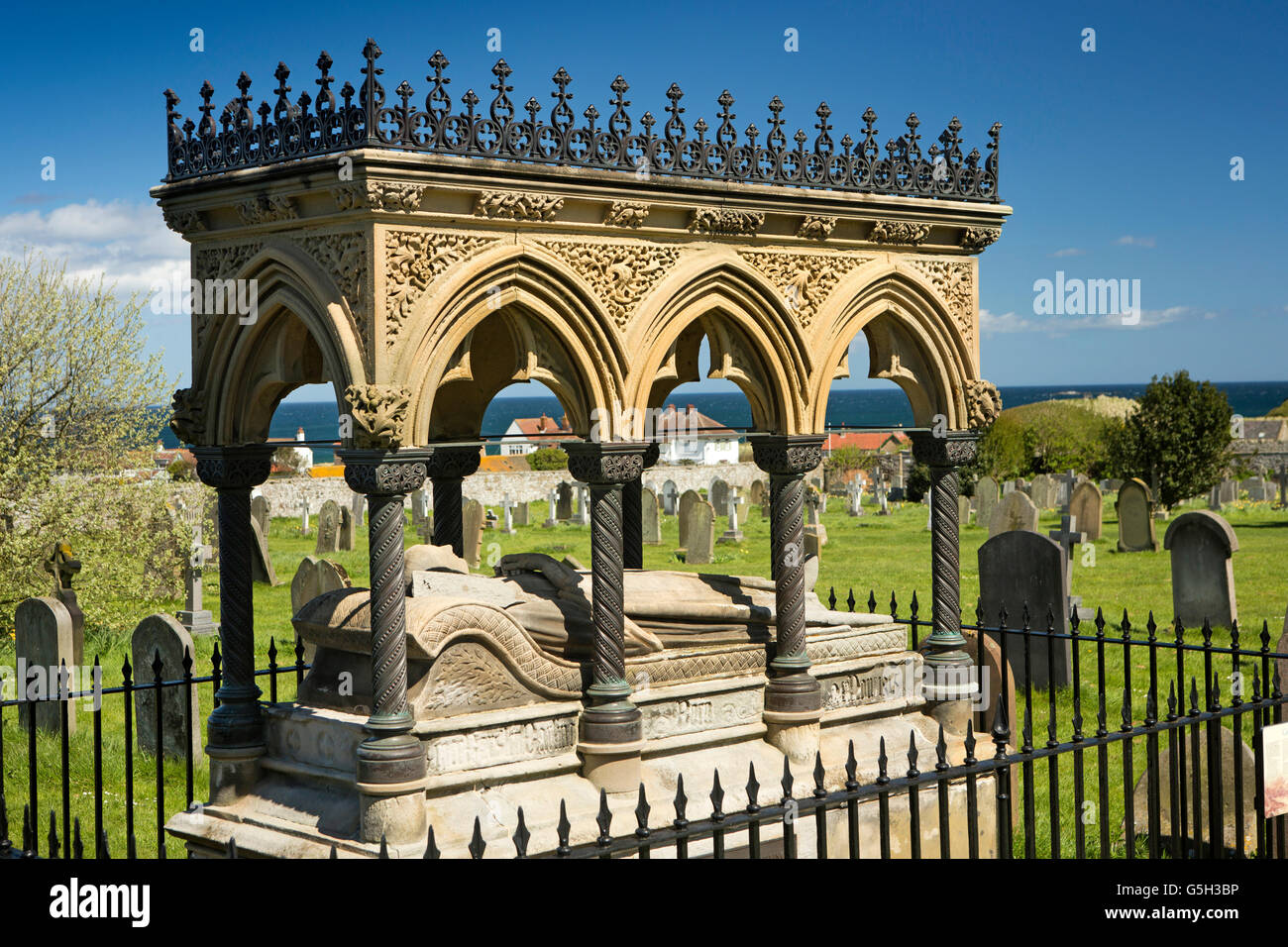 Regno Unito Inghilterra Northumberland, Bamburgh, sagrato della chiesa parrocchiale, Grazia Darling's Memorial Foto Stock