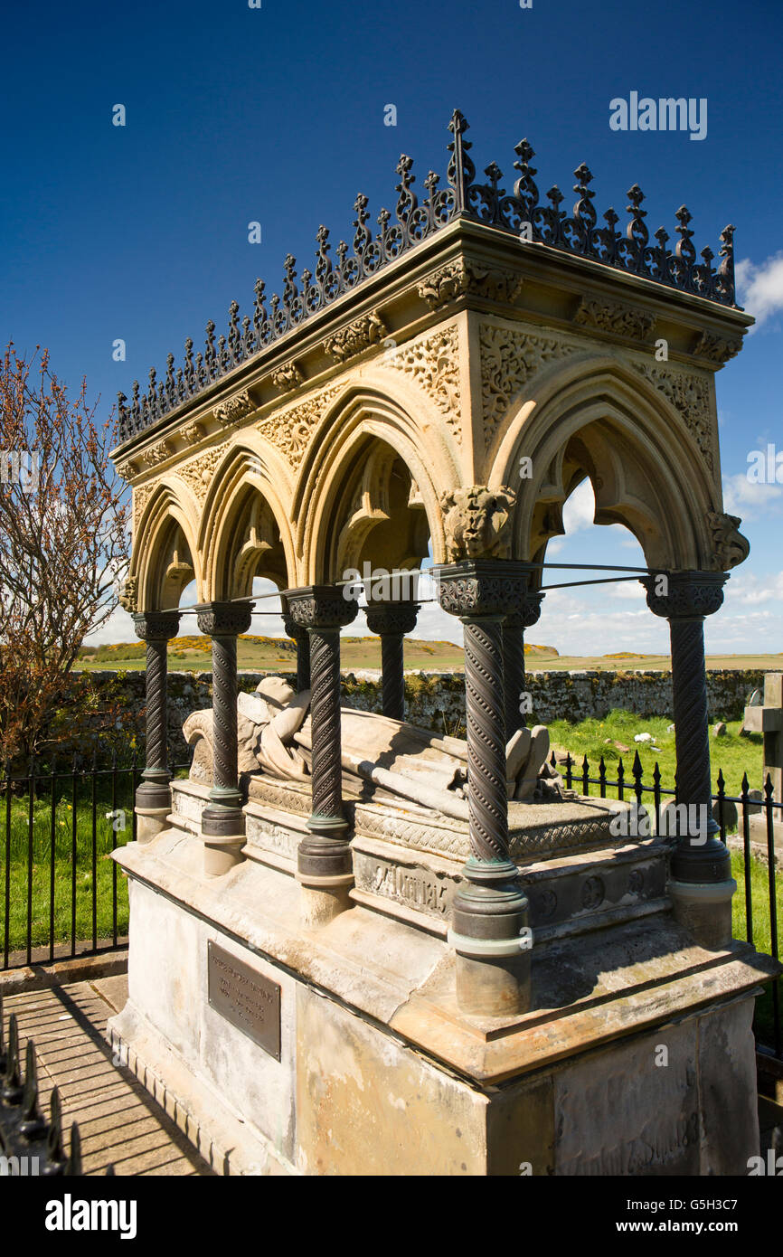 Regno Unito Inghilterra Northumberland, Bamburgh, sagrato della chiesa parrocchiale, Grazia Darling's Memorial Foto Stock