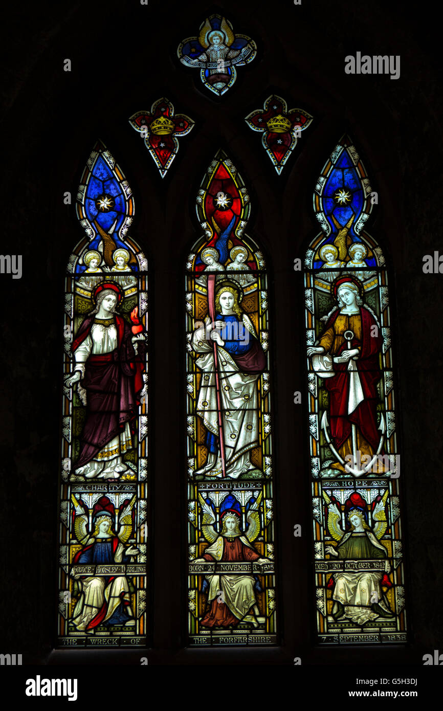 Regno Unito Inghilterra Northumberland, Bamburgh, chiesa, Grazia Darling memorial finestra Foto Stock