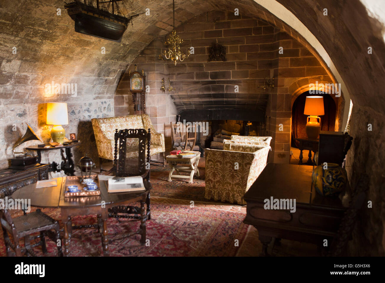 Regno Unito Inghilterra Northumberland, Isola Santa Lindisfarne Castle, interno, la Sala della Nave Foto Stock