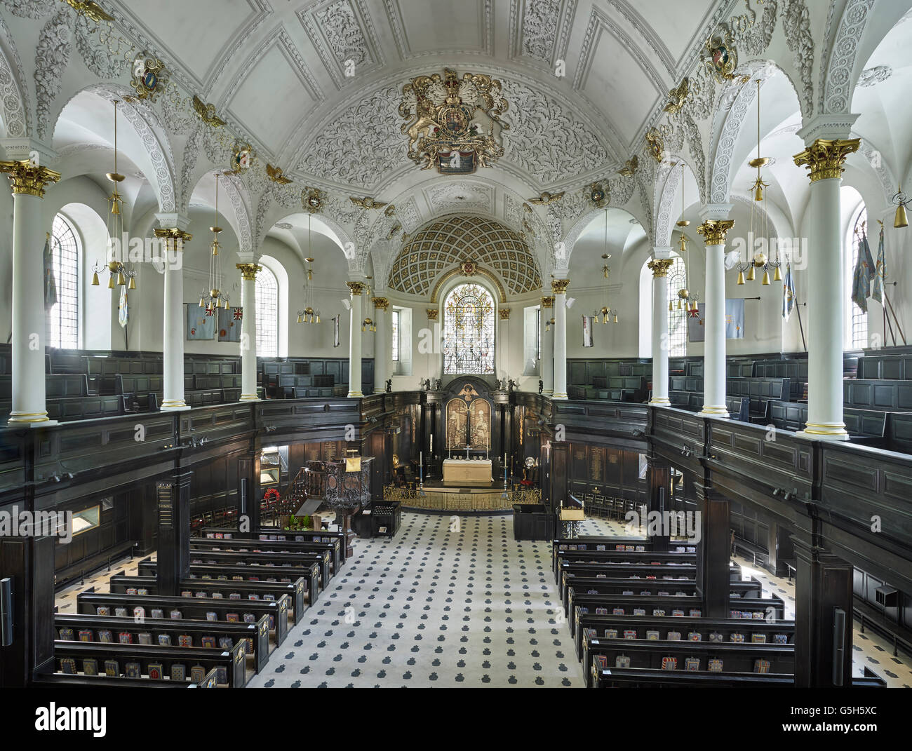 San Clemente danesi chiesa, in The Strand, Londra. La navata centrale Foto Stock