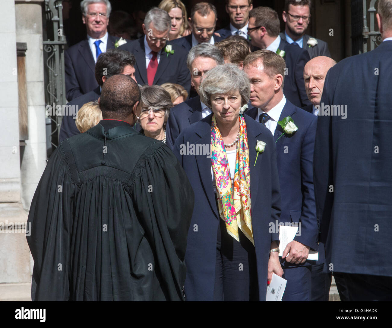 Theresa Maggio lascia St Margarets chiesa in Westminster,dopo il memoriale di servizio per MP Jo Cox che è stato assassinato Foto Stock